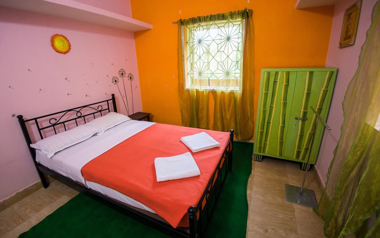 Orange Villa Morjim Eksteriør bilde